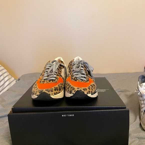 spice leopard running sole sneaker